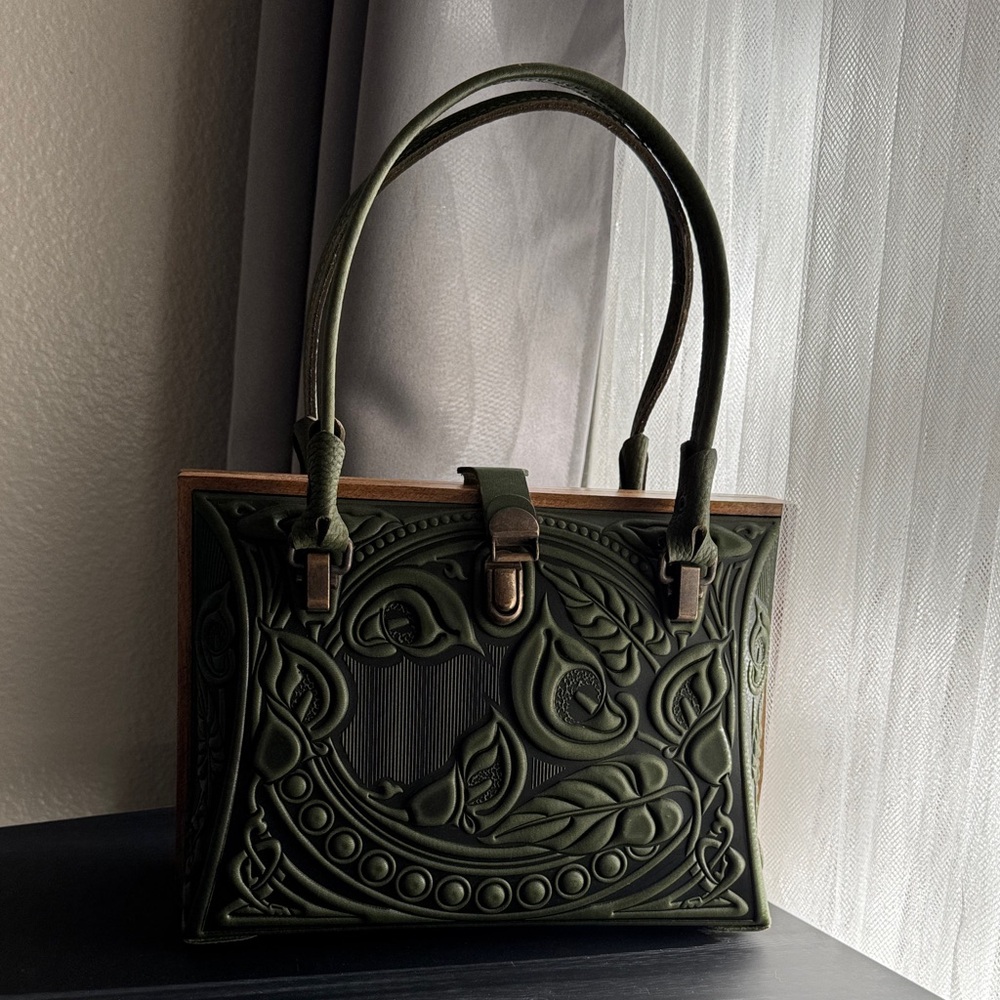 Elegant Green Embossed Handbag